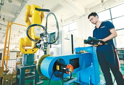 自主研发激光机器人 开启机械设备研发新篇章