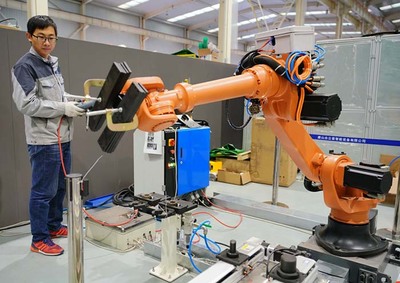 构筑机器人全链条生态圈，引领经济转型发展新篇章